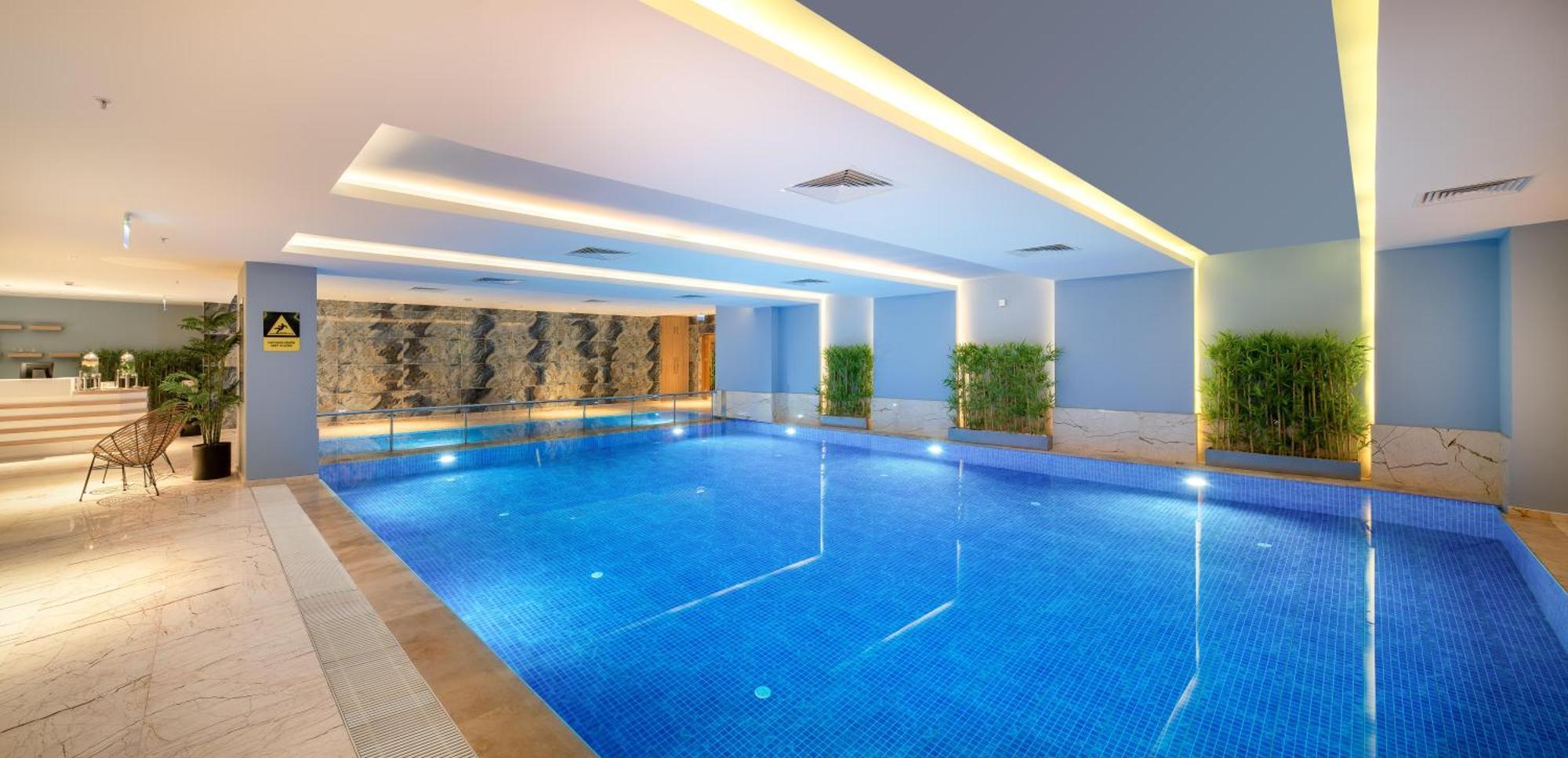 Concorde Tower Hotel & Casino Nikozja Zewnętrze zdjęcie Indoor pool